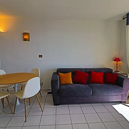 Confort 35m² Avec Terrasse, 2⭐, Wifi A - Fr-1-472a-163 Apartment *
